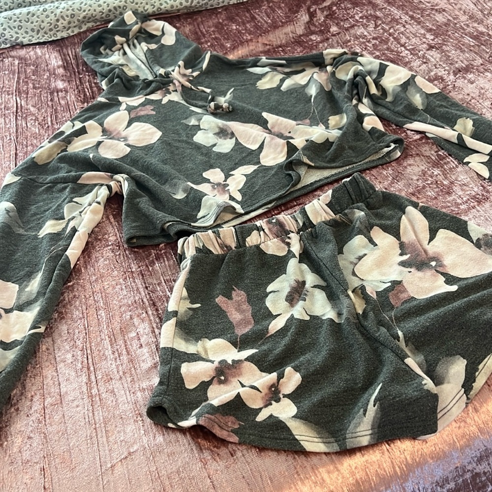 Floral print short set with crop top